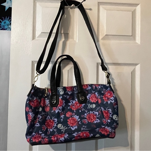 Vintage Y2K Goth HUGE Betsey Johnson Skulls & Flowers crossbody satchel handbag - Picture 3 of 11